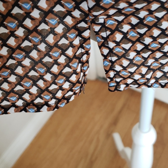 Geometric Multi-color & Design Tunic Blouse, Large - Picture 5 of 8